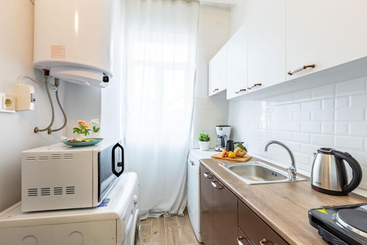 شقة اسطنبول  في Colorful Flat With Excellent Location Near Trendy Attractions In Kadikoy المظهر الخارجي الصورة